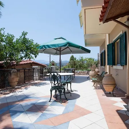 Amfitrion Гитион