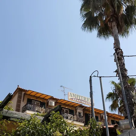 Amfitrion Apartment *