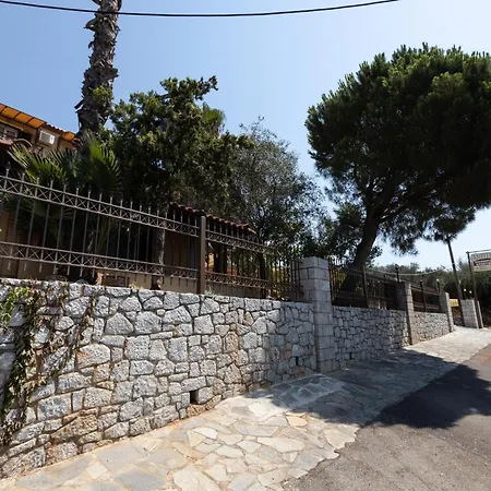 Amfitrion Apartment *