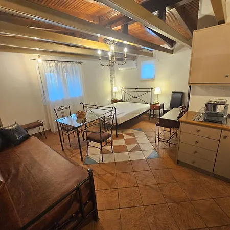 Amfitrion Apartment *