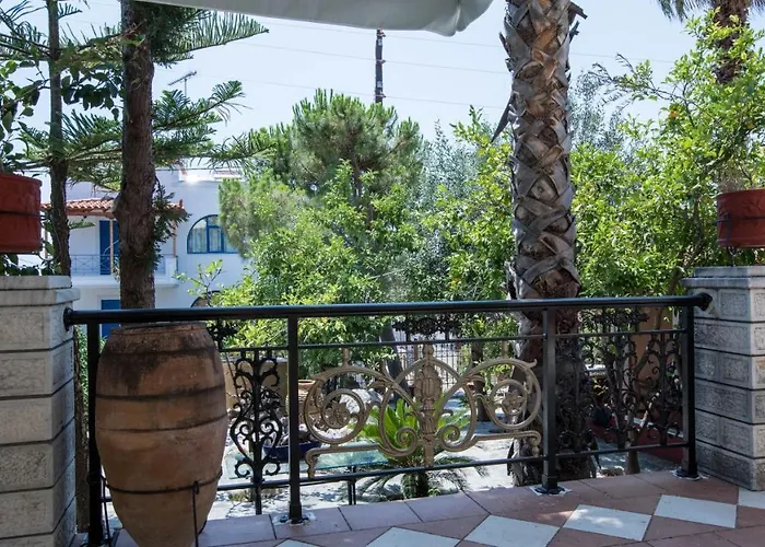 Amfitrion Apartment *