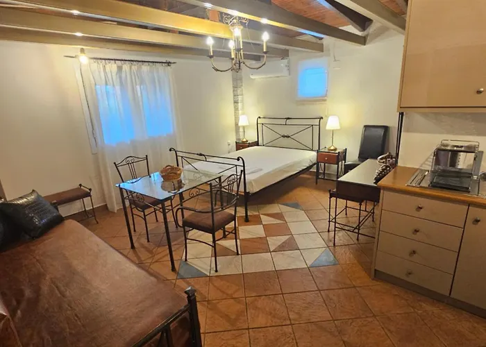 Amfitrion Apartment *